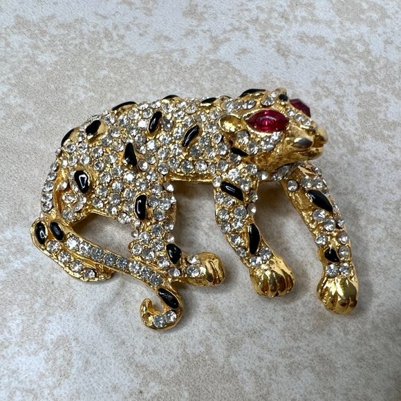 Vintage Gold Tone Cheetah Leopard Brooch Black Enamel Clear Rhinestones Red Eyes - Picture 5 of 8